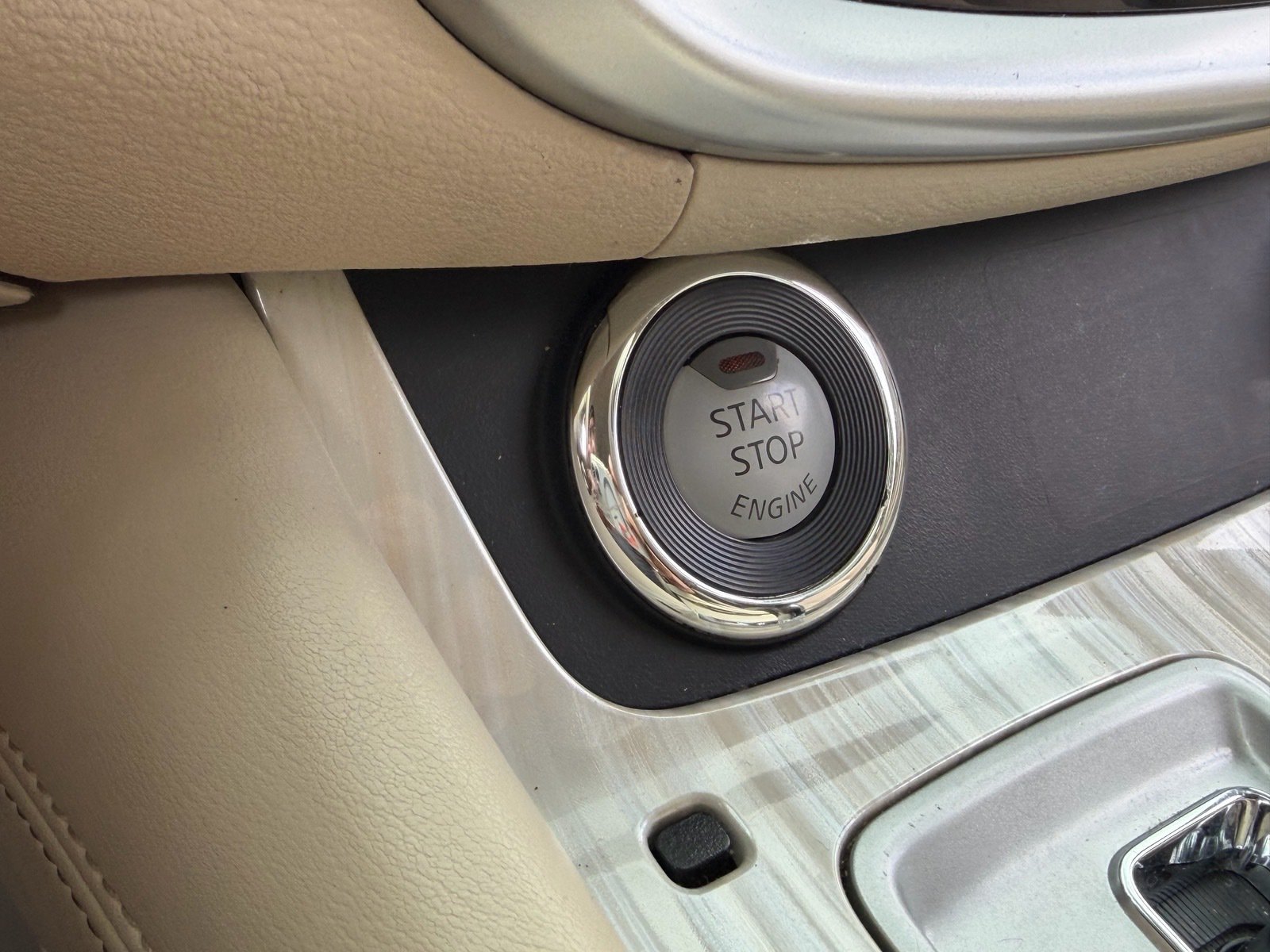 Used 2016 Nissan Murano SV FWD image 26