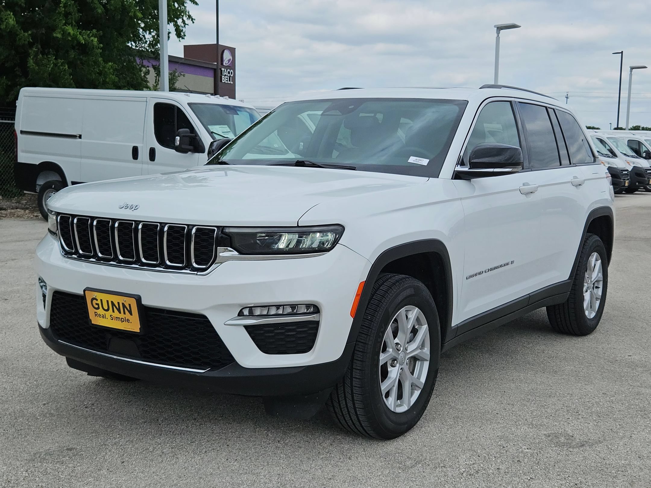 Used 2023 Jeep Grand Cherokee Limited RWD image 7