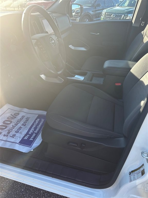 Used 2024 Nissan Frontier SV w/ SV Convenience Package RWD image 6