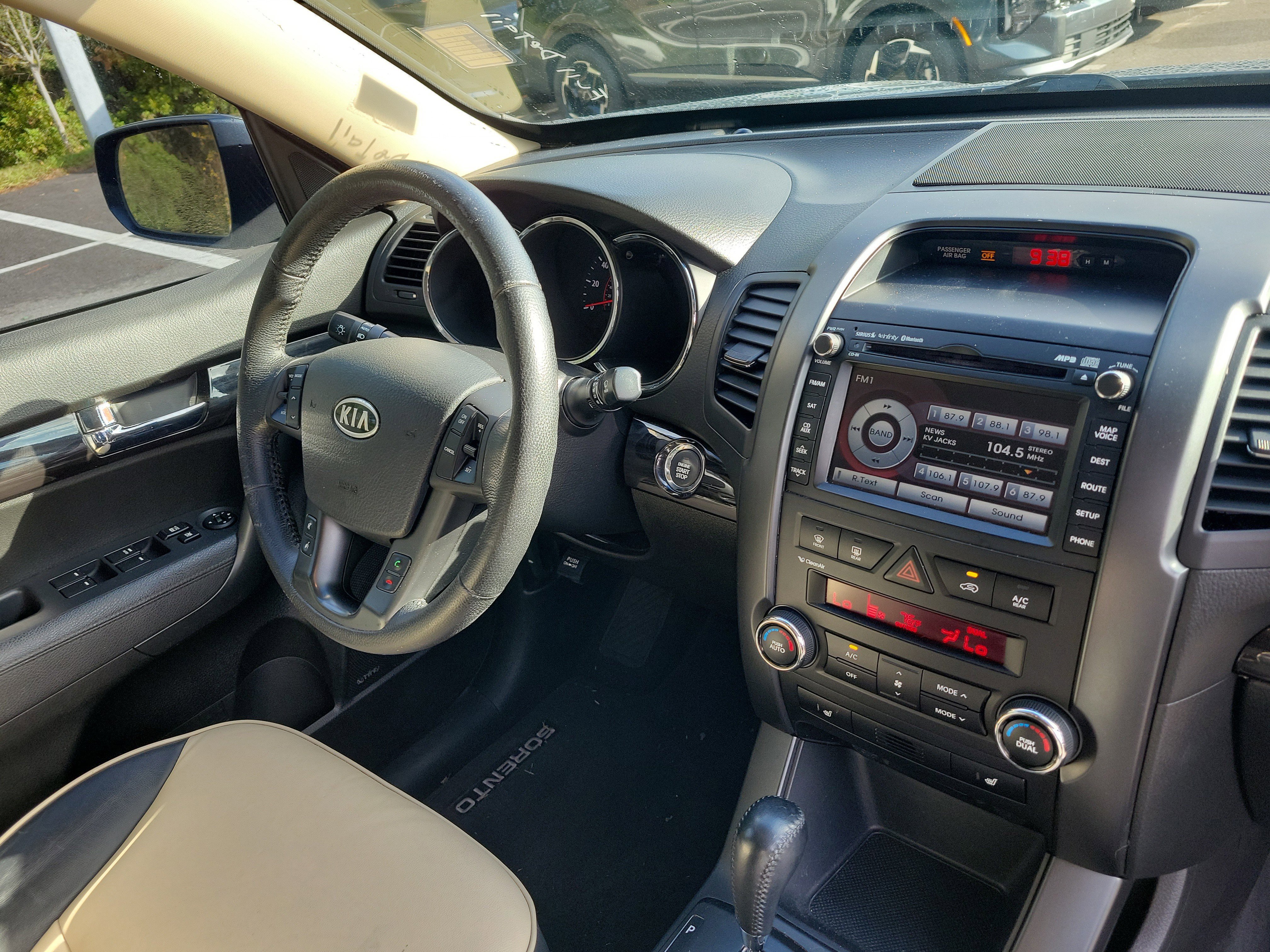 Used 2011 Kia Sorento EX w/ Limited Pkg image 8