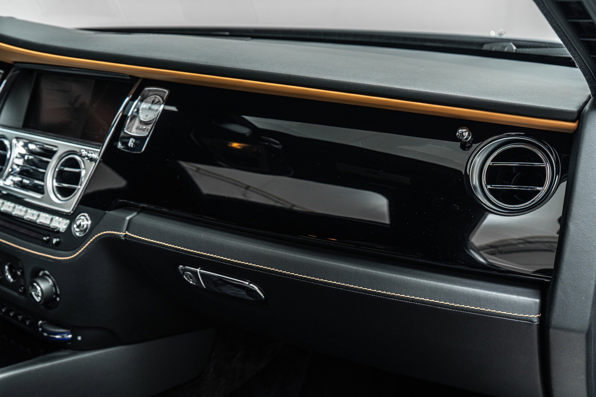 Used 2017 Rolls-Royce Ghost Extended Wheelbase image 31