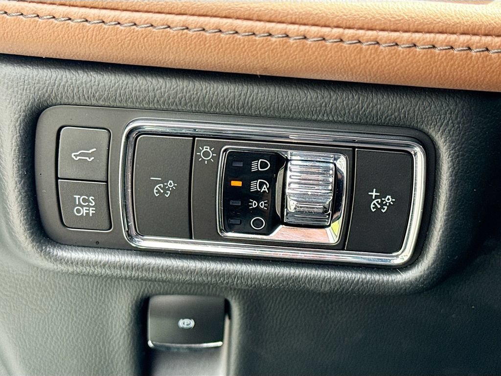 Used 2023 Lincoln Nautilus Reserve w/ Equipment Group 201A AWD/4WD image 11