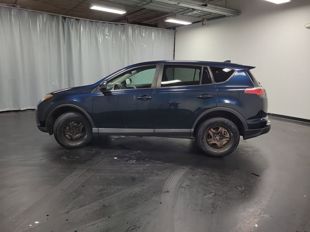 Used 2018 Toyota RAV4 LE image 5