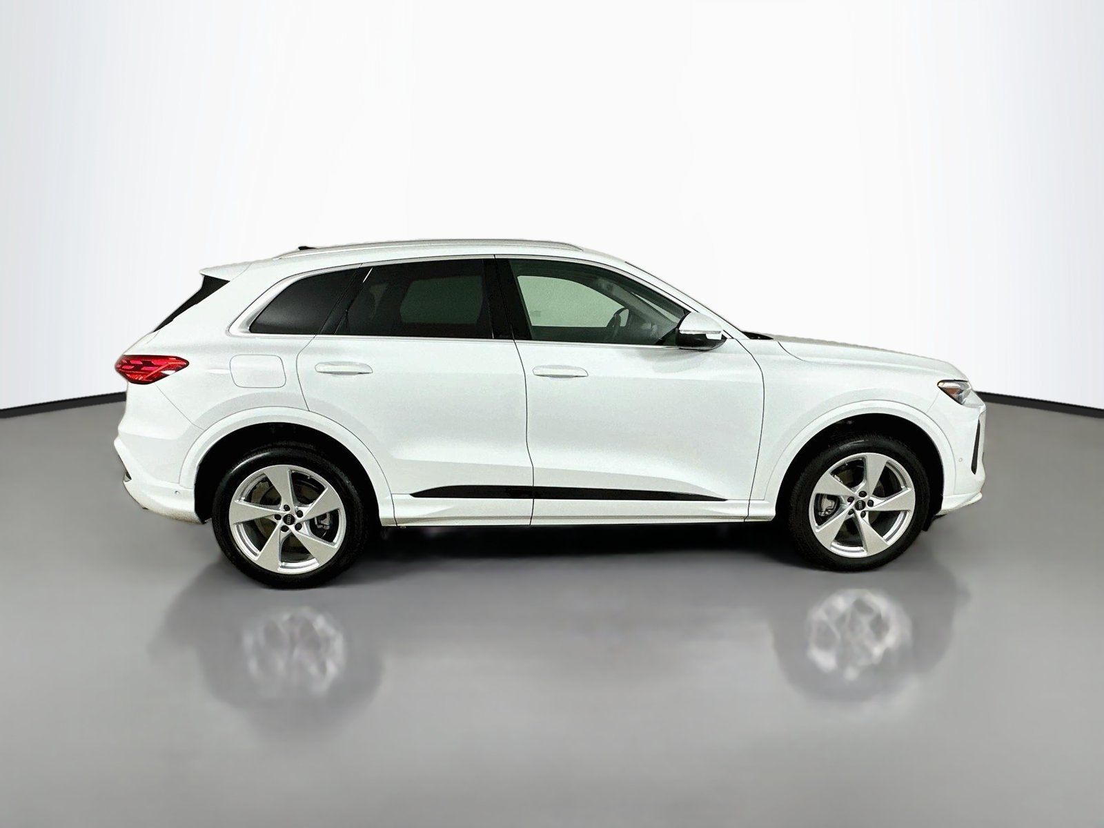 Certified 2025 Audi Q5 Premium Plus AWD/4WD image 4