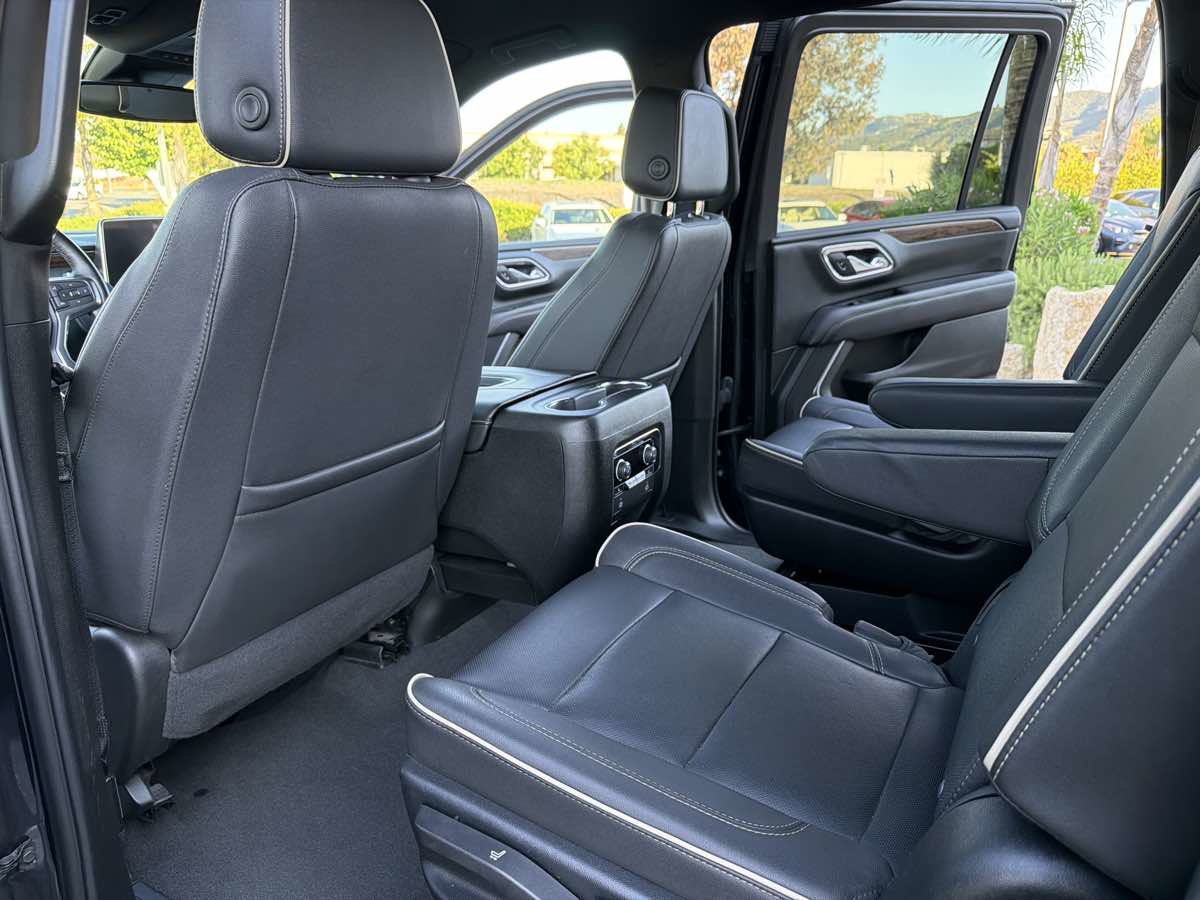 Used 2023 Chevrolet Suburban Premier RWD image 27