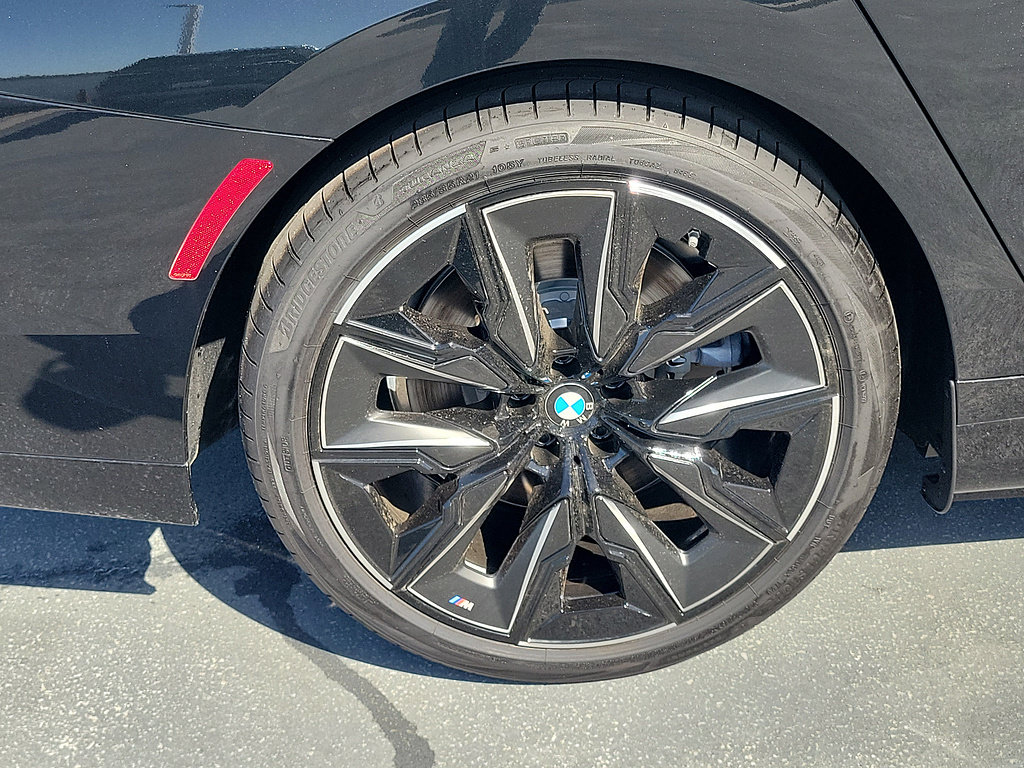 New 2026 BMW 750e xDrive AWD/4WD image 6