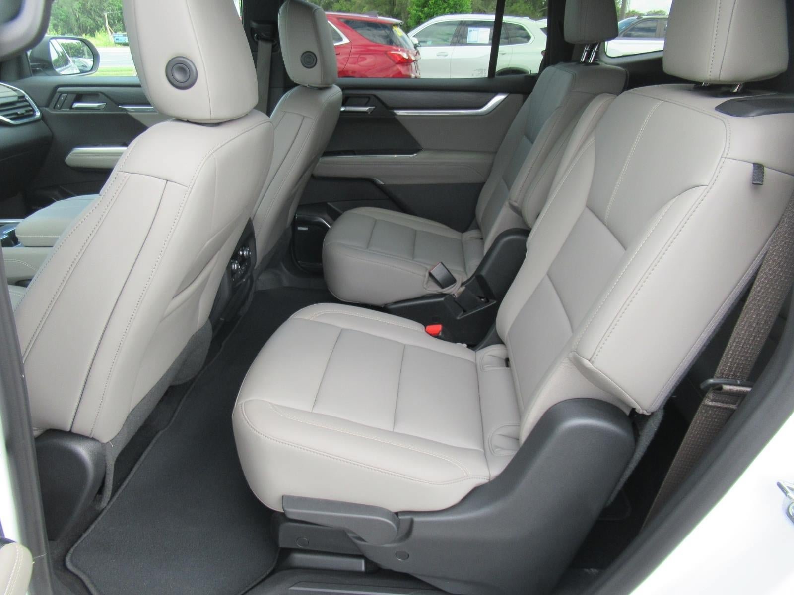 Used 2026 GMC Acadia Elevation w/ Elevation Premium Package FWD image 37