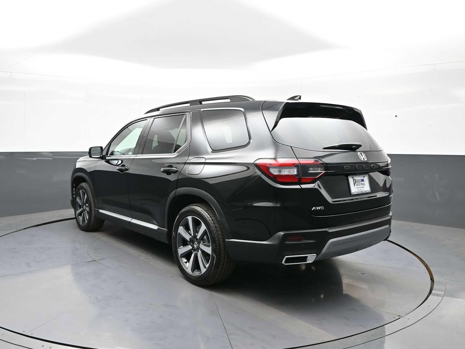 Certified 2025 Honda Pilot Touring image 8