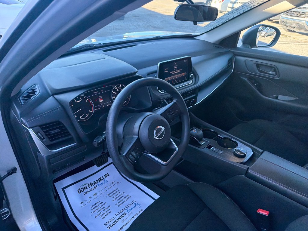 Used 2024 Nissan Rogue S AWD/4WD image 16