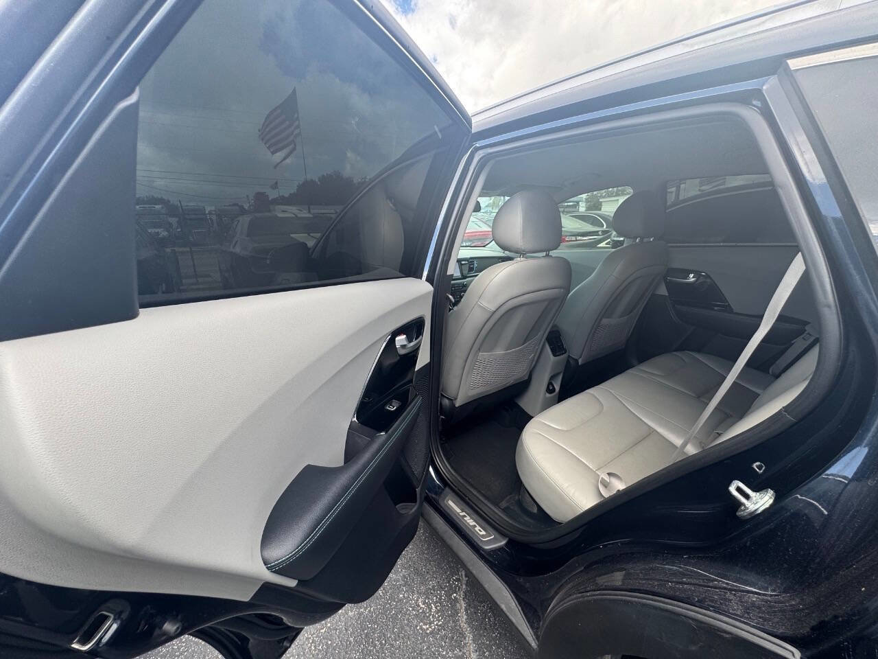 Used 2018 Kia Niro EX Premium image 14