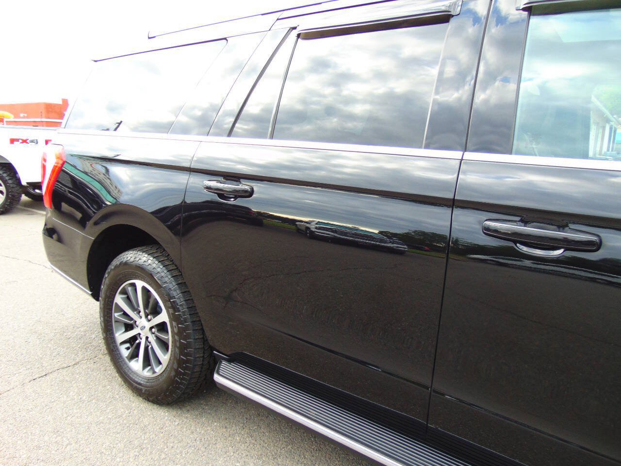 Used 2019 Ford Expedition Max XLT w/ Equipment Group 202A AWD/4WD image 48
