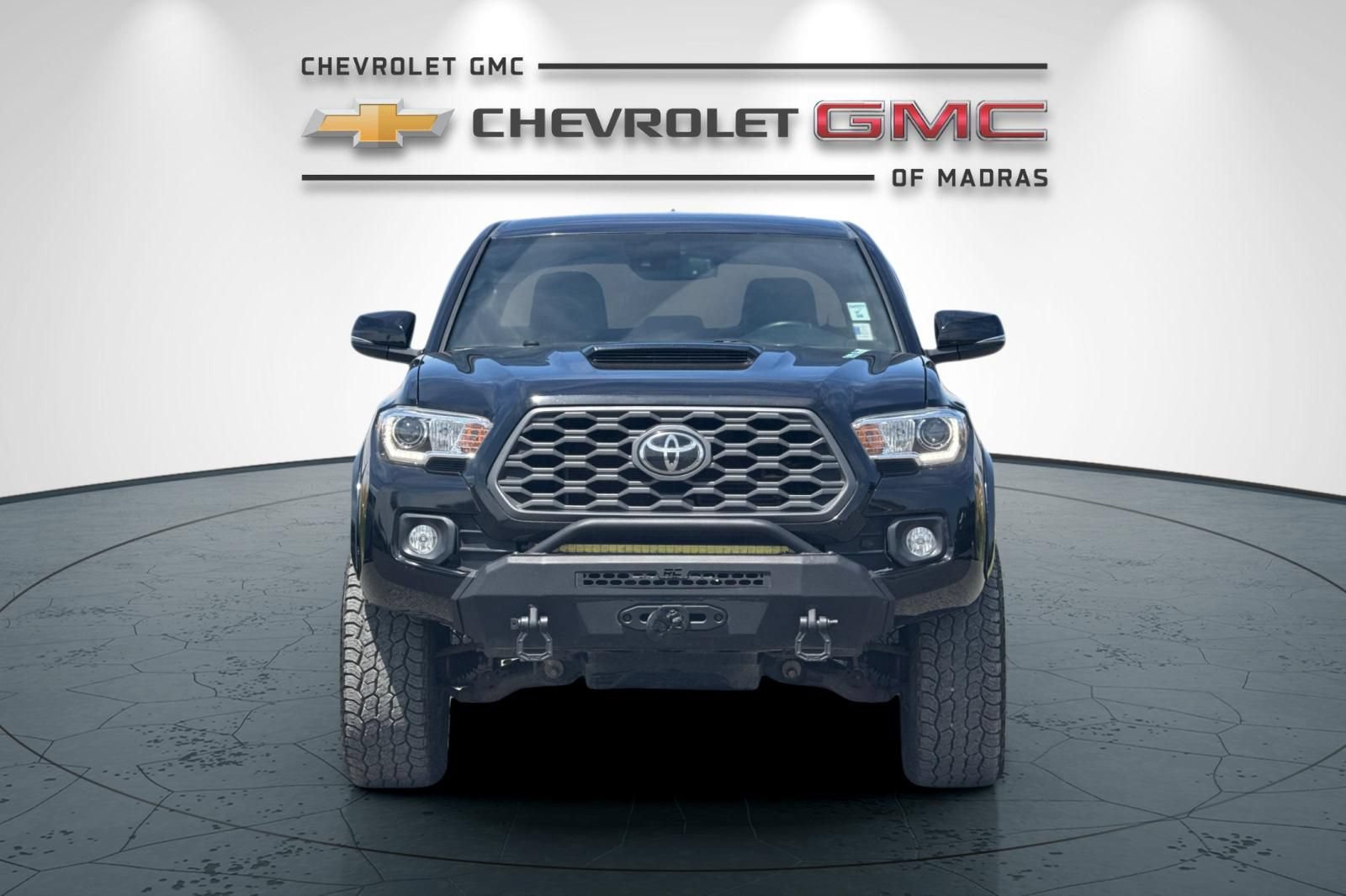 Used 2020 Toyota Tacoma SR5 AWD/4WD image 8