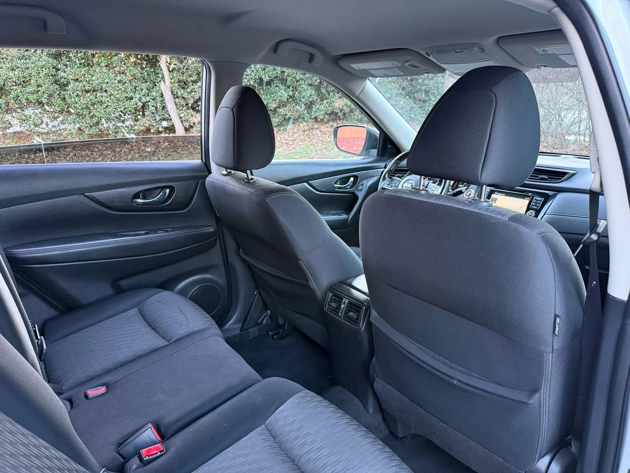 Used 2017 Nissan Rogue SV w/ SV Premium Package image 32