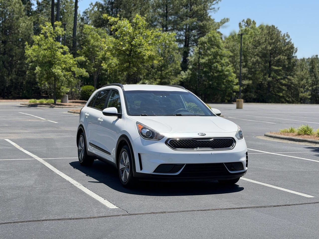 Used 2018 Kia Niro LX FWD image 1