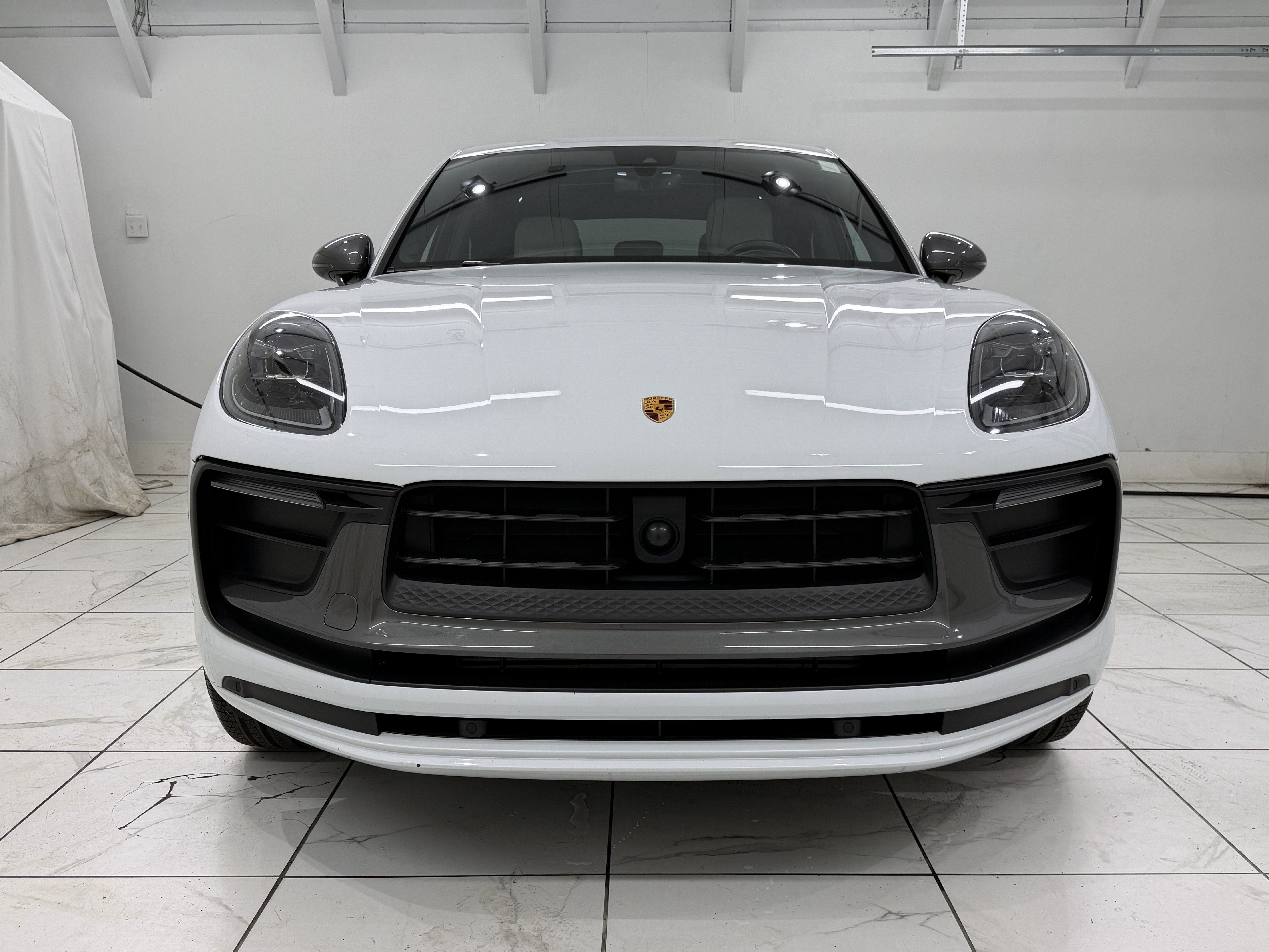 Certified 2023 Porsche Macan Turbo AWD/4WD image 9