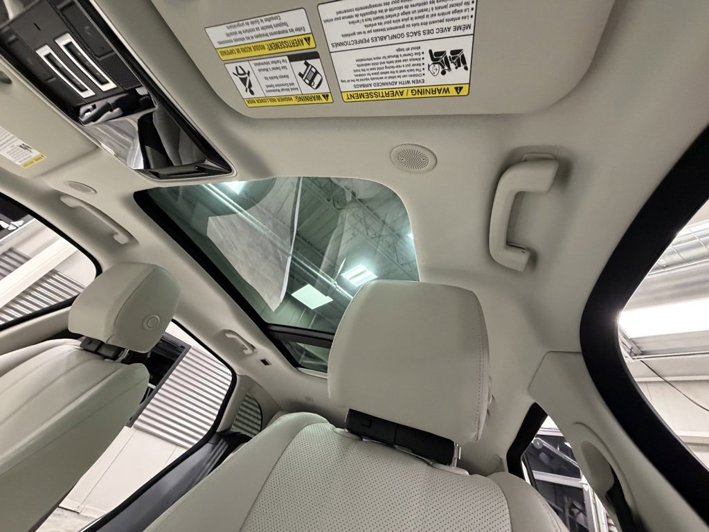 Used 2023 Land Rover Range Rover Velar S image 9