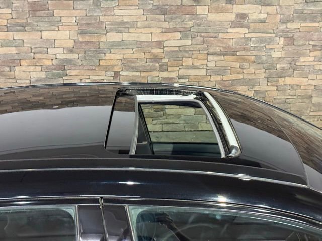 Used 2022 Toyota Avalon XSE w/ Protection Package (TMS) FWD image 2