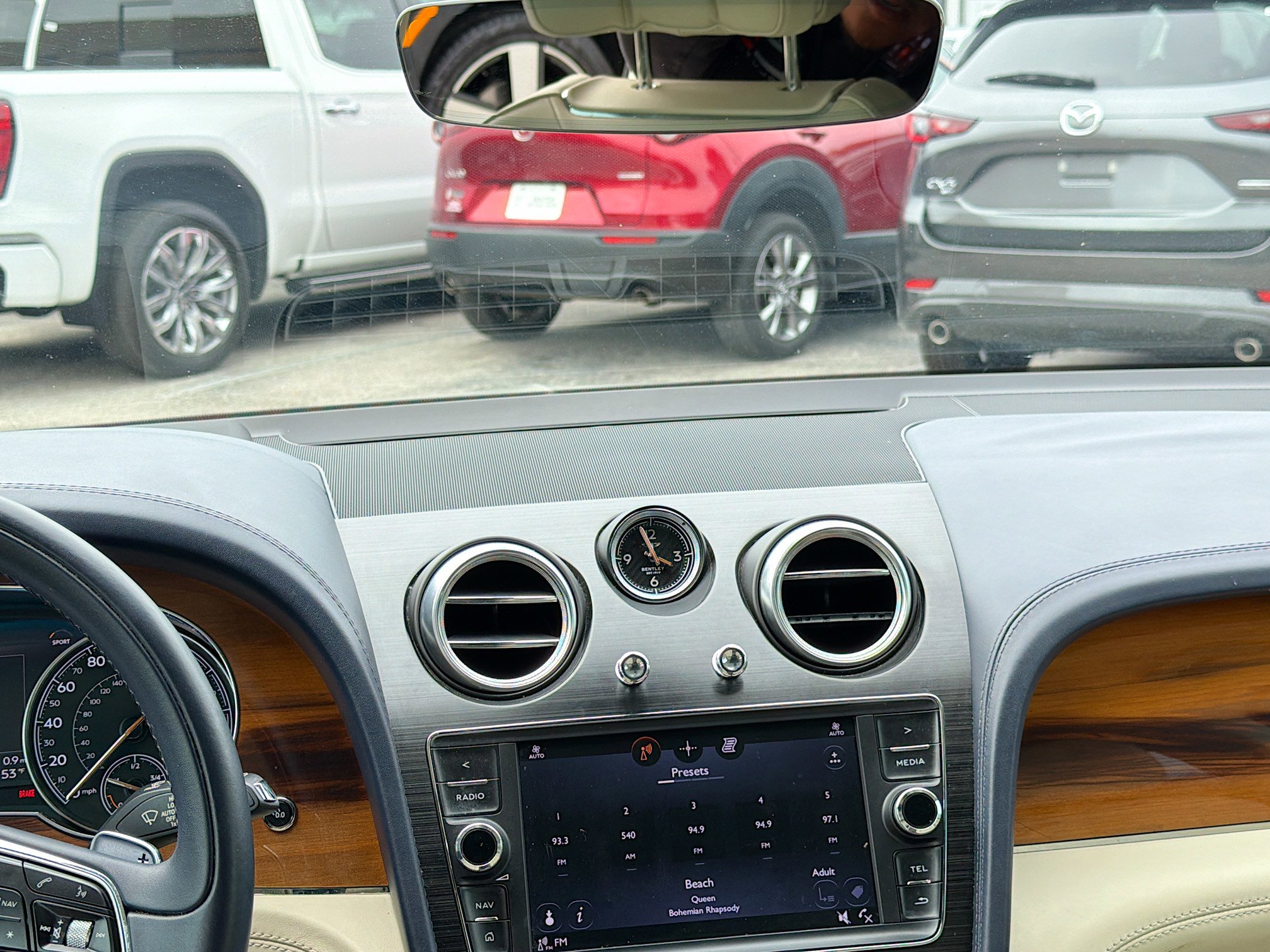 Used 2019 Bentley Bentayga image 19