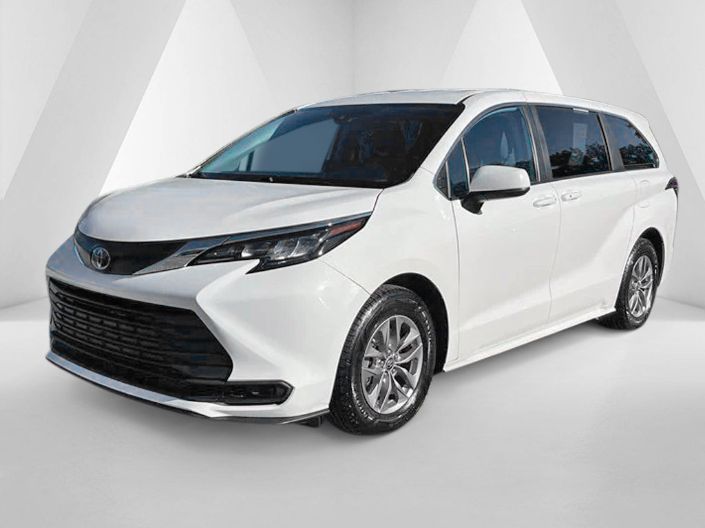 Used 2024 Toyota Sienna LE FWD image 4