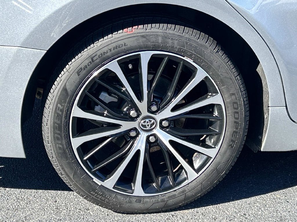 Used 2020 Toyota Camry SE FWD image 9