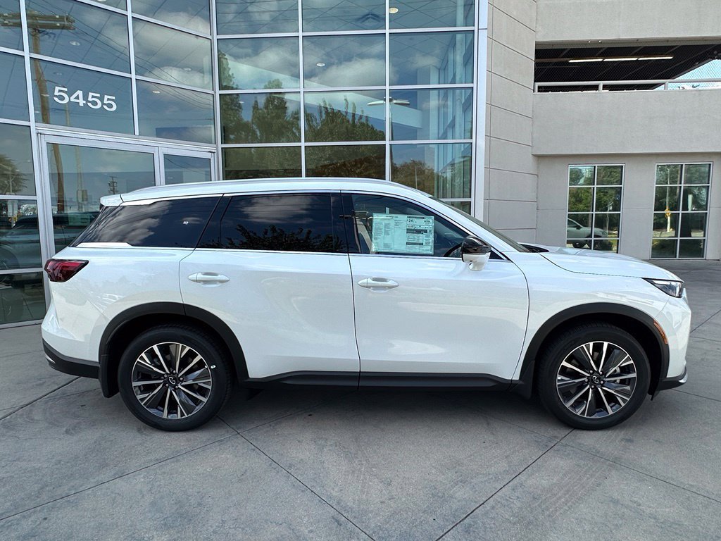 New 2027 INFINITI QX60 Luxe w/ Cargo Package FWD image 8