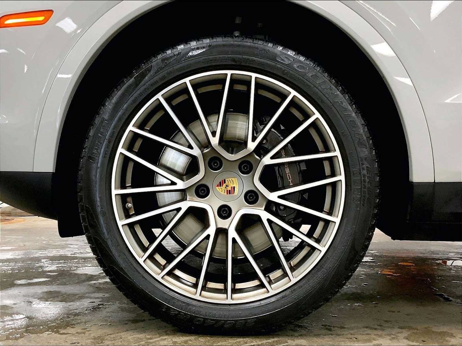 Certified 2023 Porsche Cayenne Platinum Edition AWD/4WD image 11