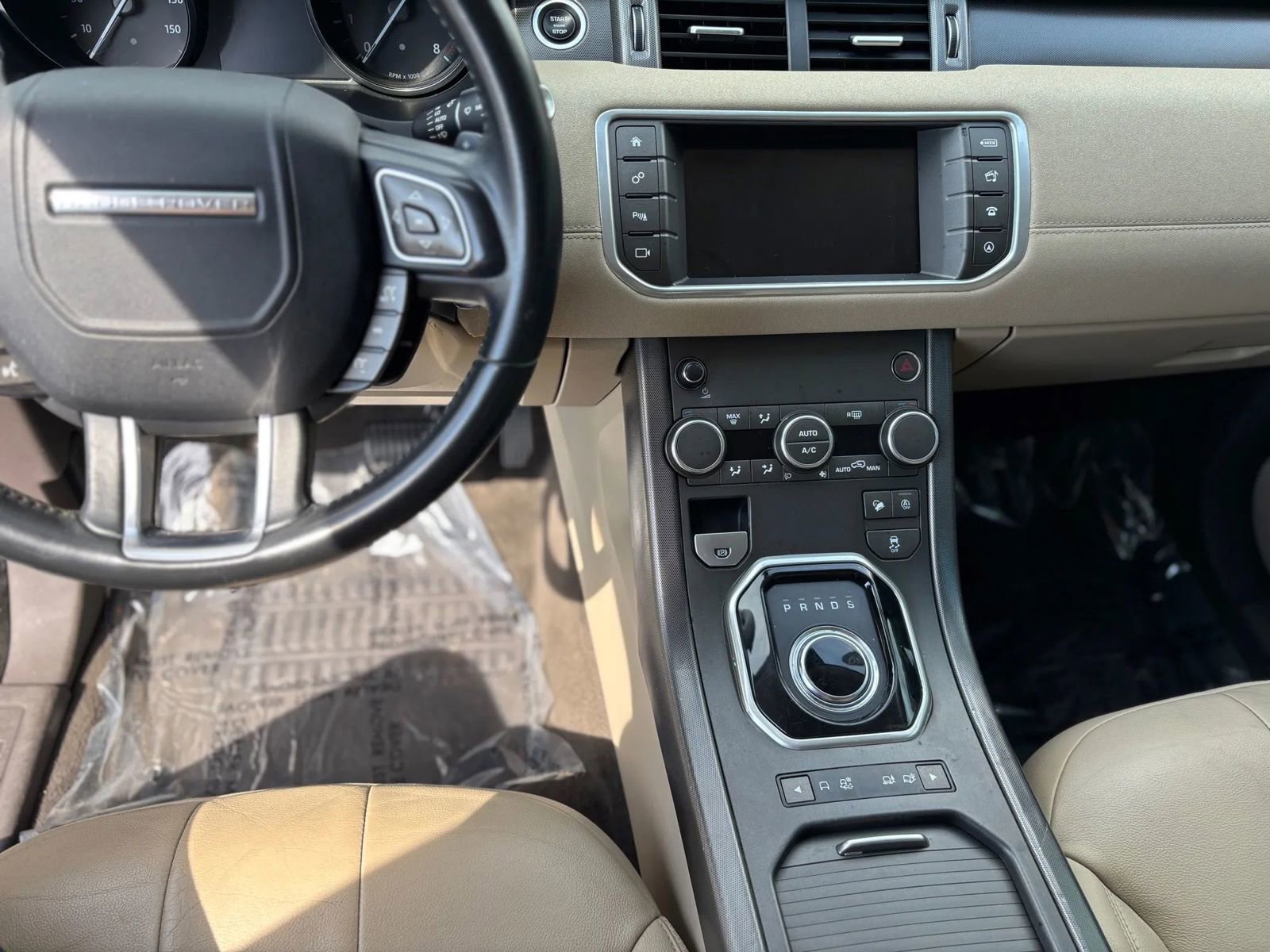 Used 2019 Land Rover Range Rover Evoque SE Premium image 27