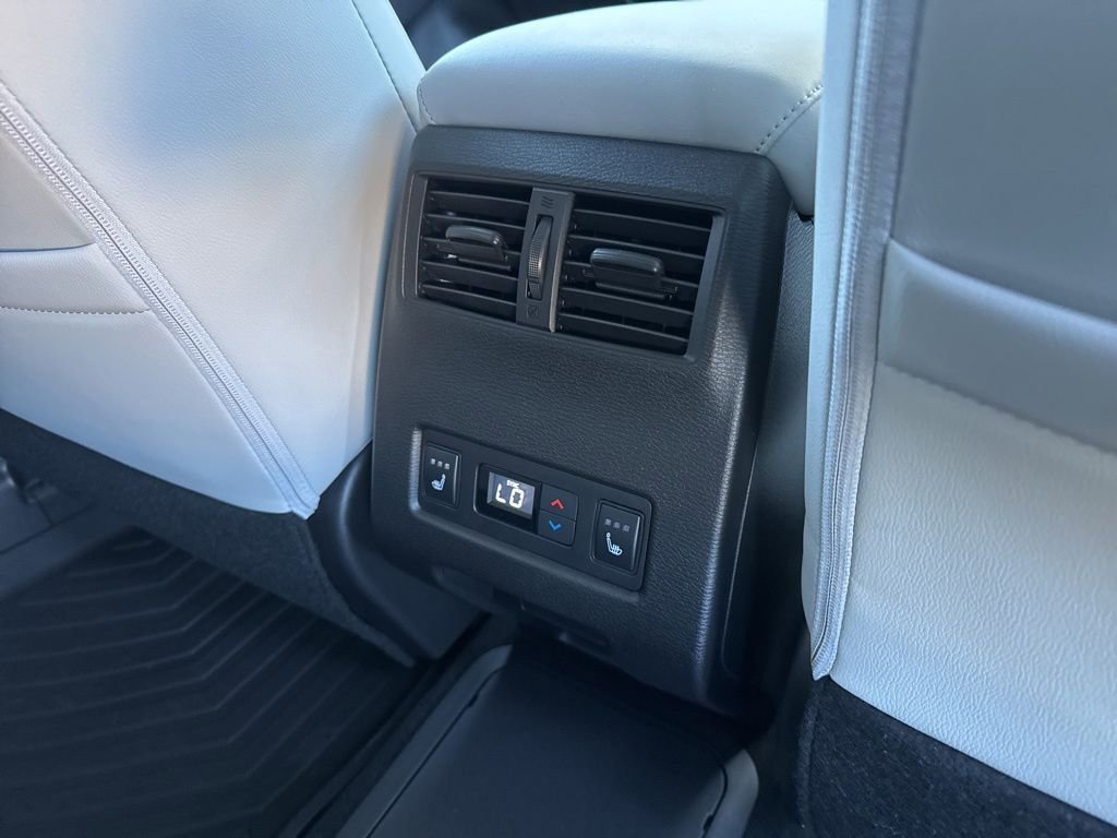 New 2025 Mitsubishi Outlander SEL image 32