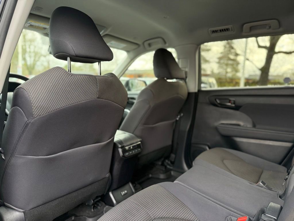 Used 2023 Toyota Highlander L image 17