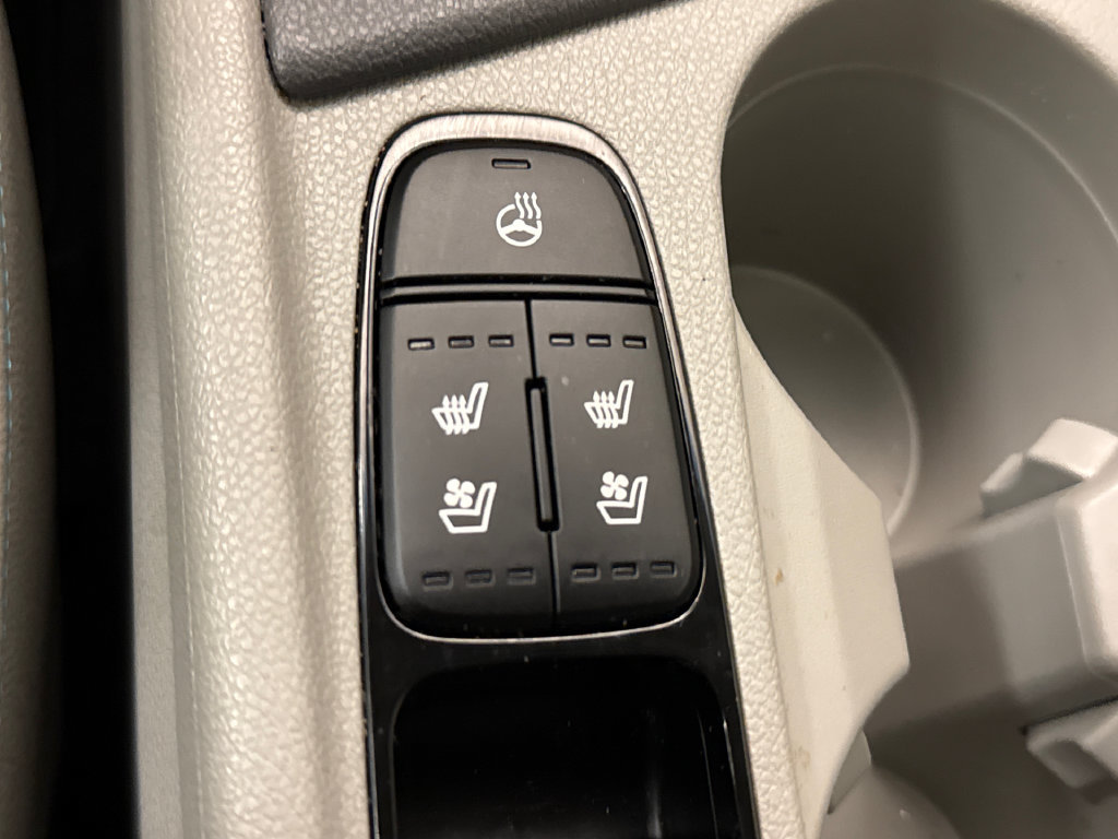 Used 2022 Kia Niro EX Premium FWD image 30