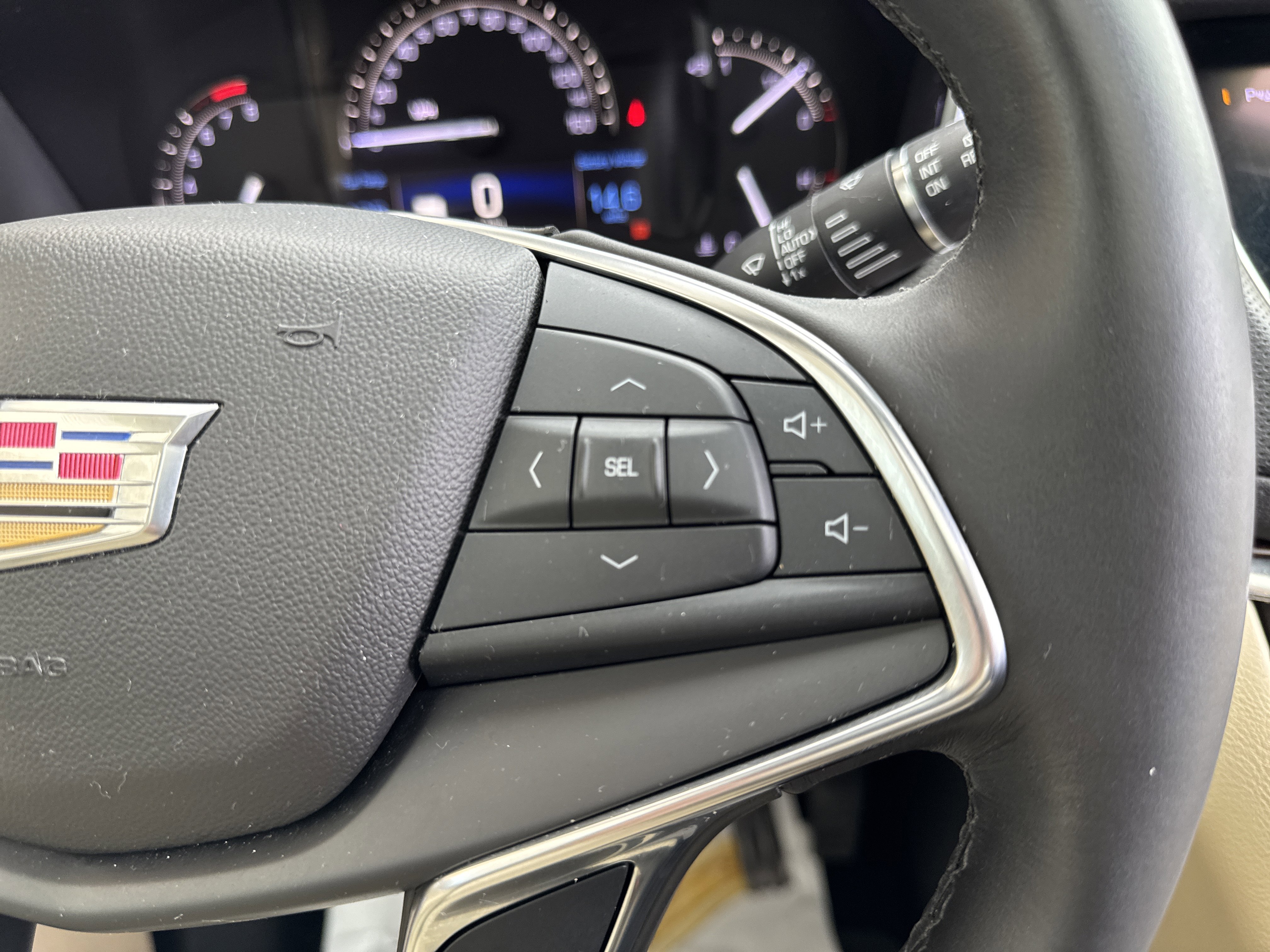 Used 2017 Cadillac XT5 Luxury w/ Driver Awareness Package AWD/4WD image 17