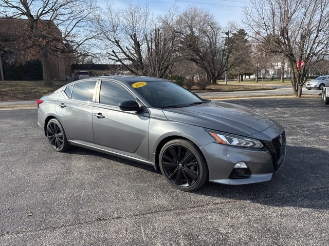 Used 2022 Nissan Altima 2.5 SR w/ Midnight Edition Package image 2