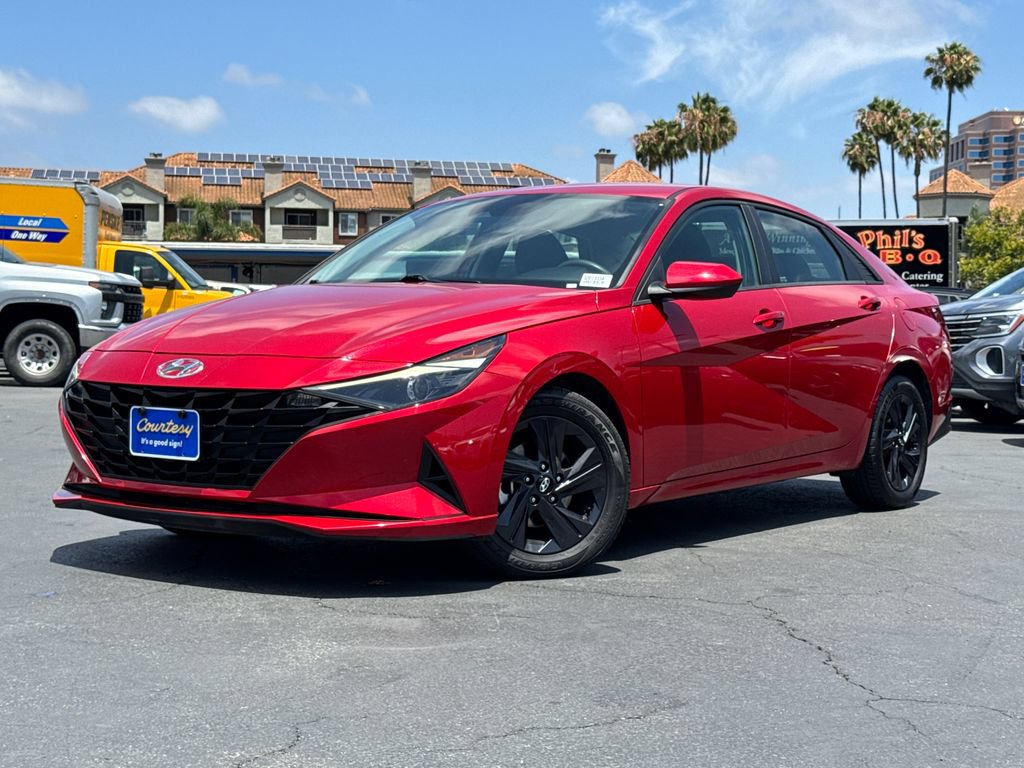 Used 2023 Hyundai Elantra SEL FWD image 2