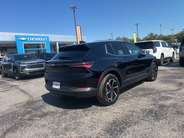 New 2026 Chevrolet Equinox EV LT image 3