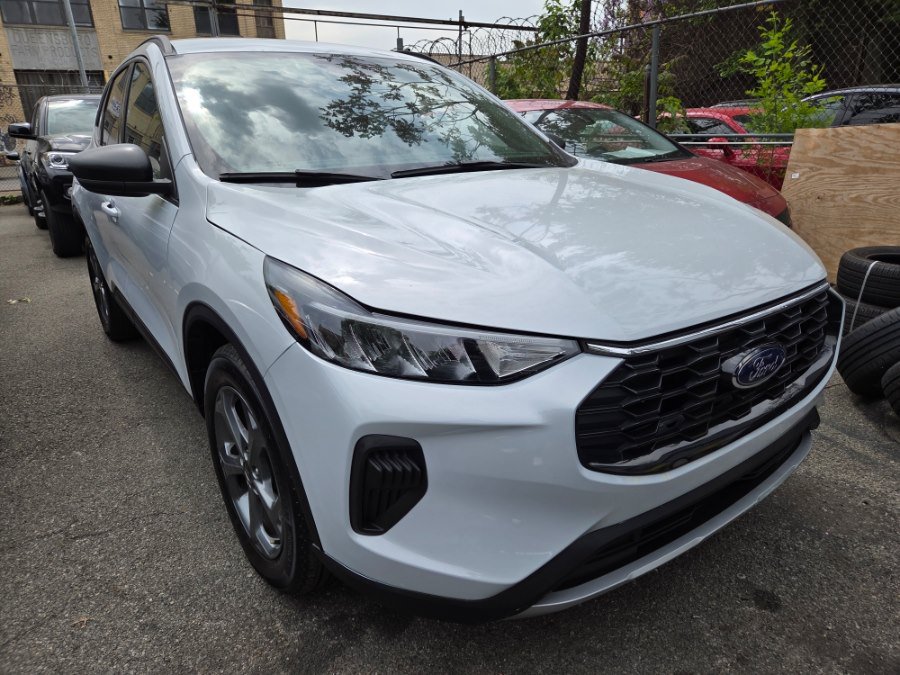 Used 2025 Ford Escape ST-Line FWD image 3