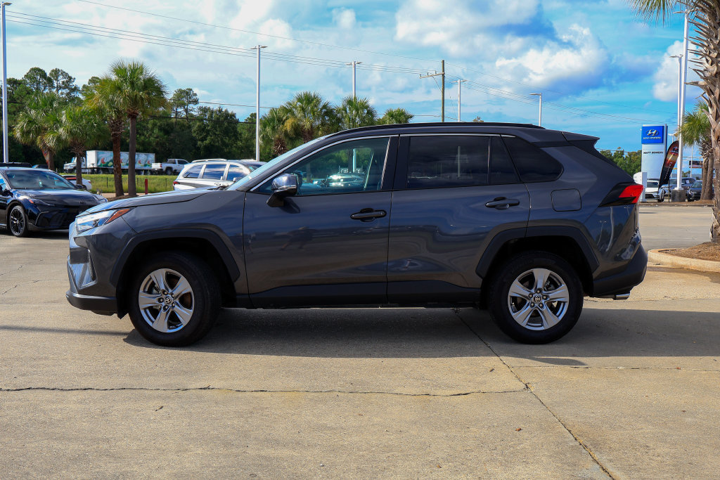 Used 2025 Toyota RAV4 XLE FWD image 26