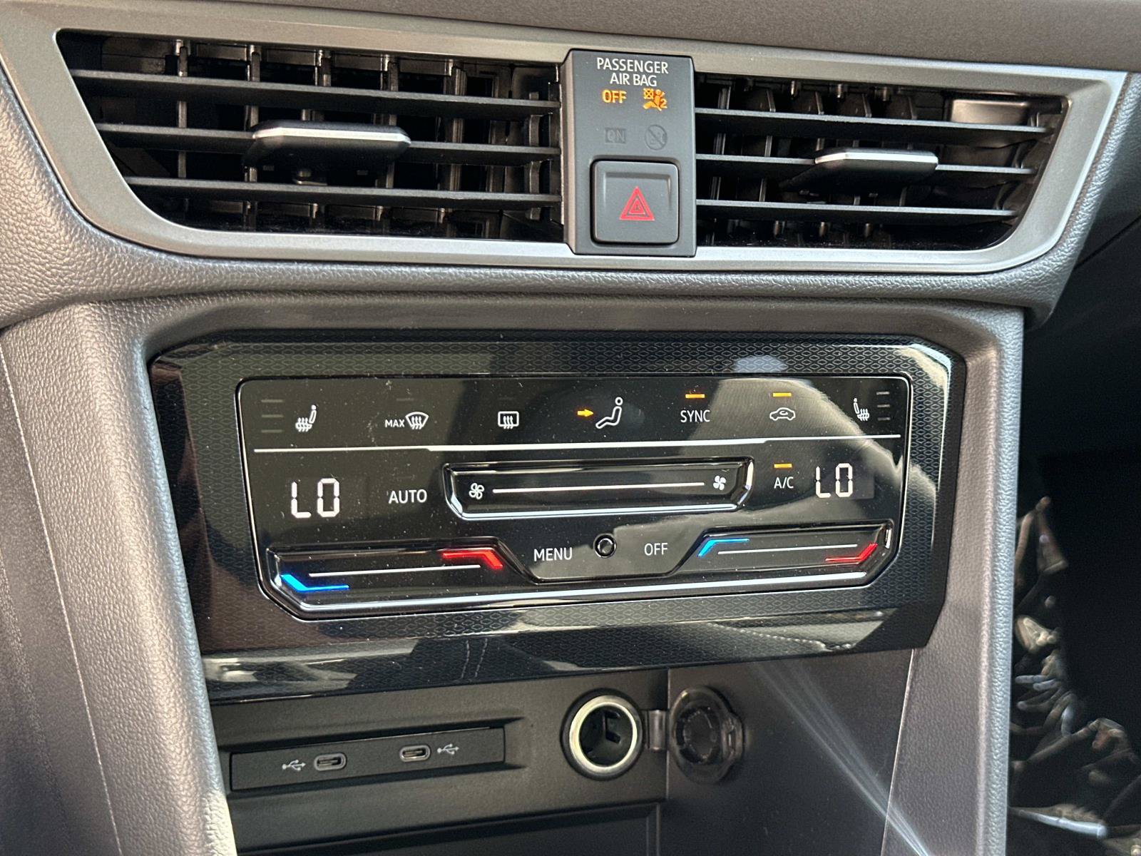 New 2027 Volkswagen Taos SE FWD image 17