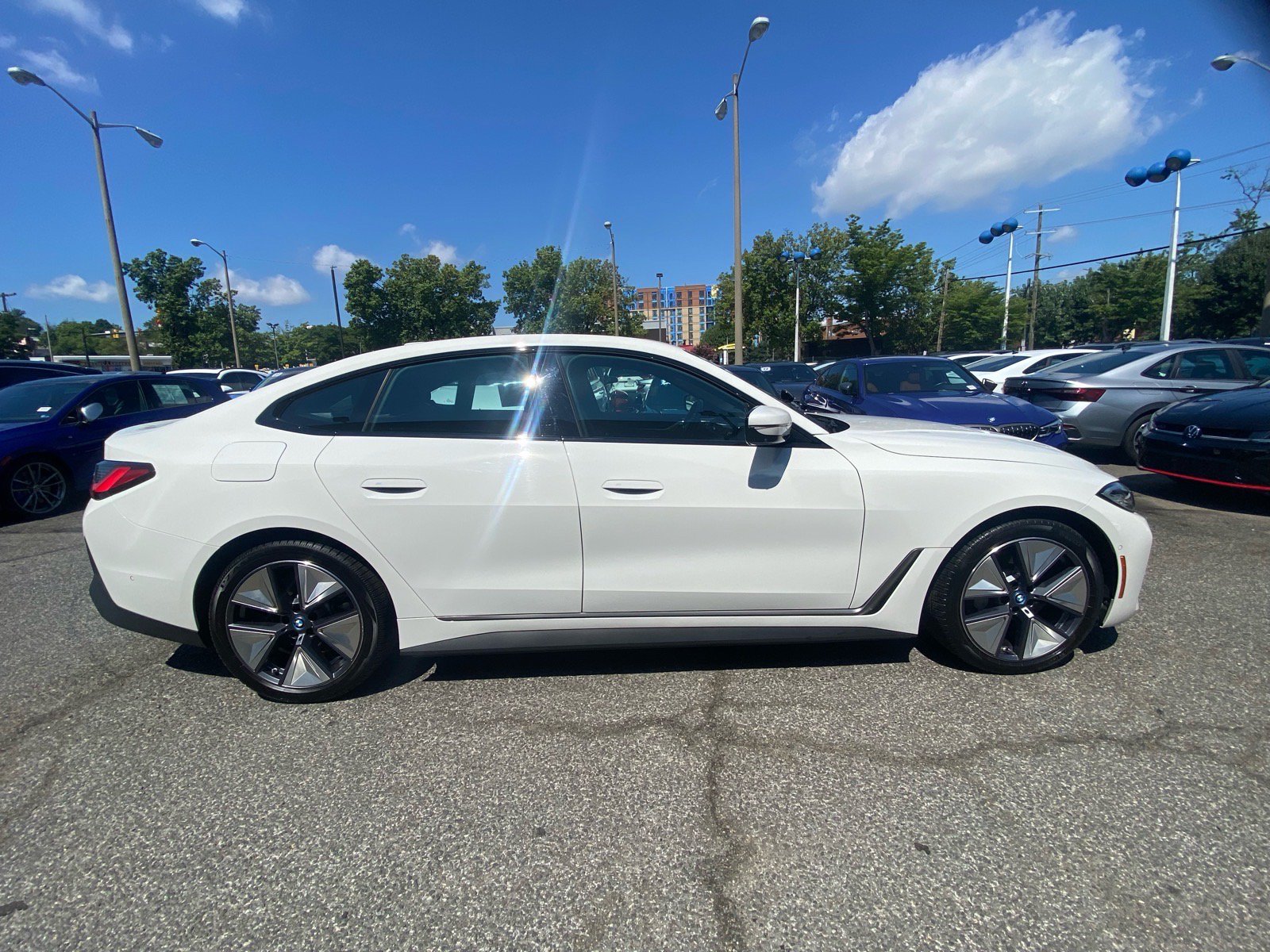 Used 2023 BMW i4 eDrive40 w/ Premium Package RWD image 2