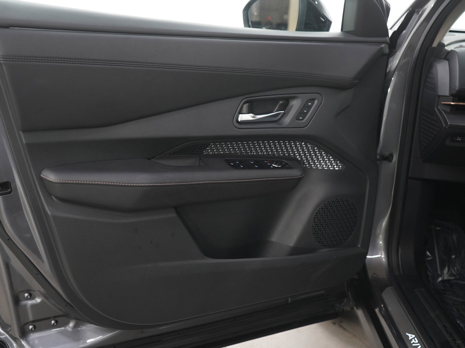 Used 2024 Nissan Ariya AWD image 17