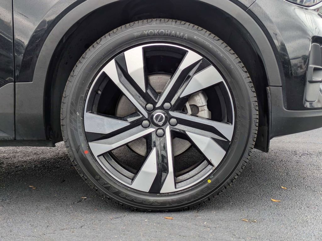 Certified 2023 Volvo XC40 B5 Plus w/ Protection Package Premier AWD/4WD image 11