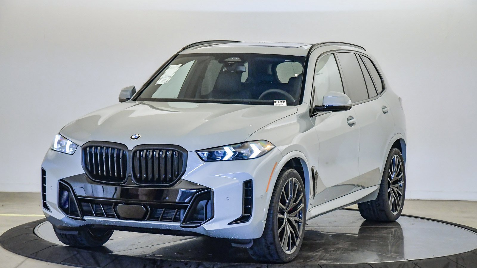 New 2026 BMW X5 xDrive40i w/ M Sport Package image 1