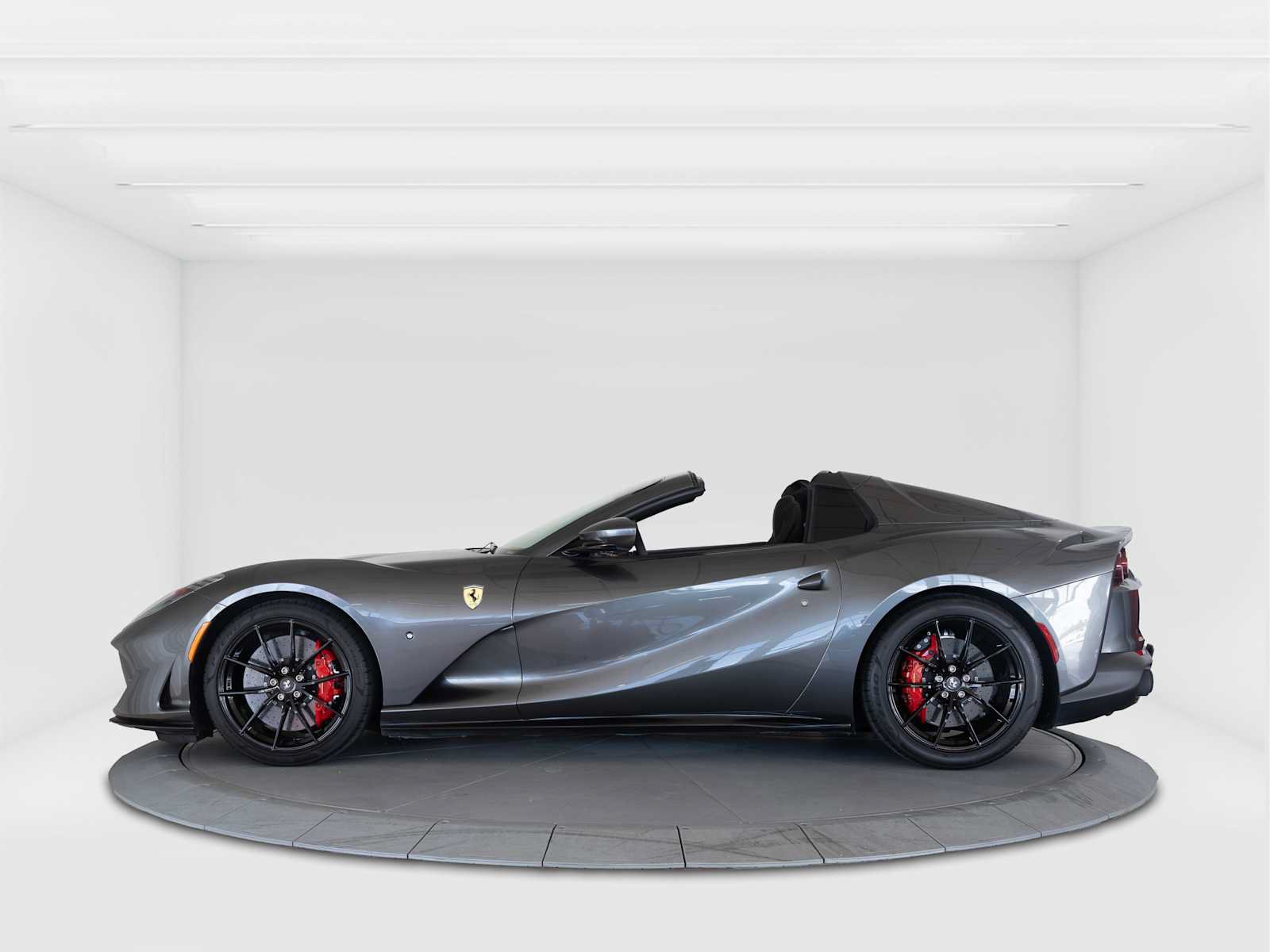 Used 2021 Ferrari 812 GTS RWD image 2