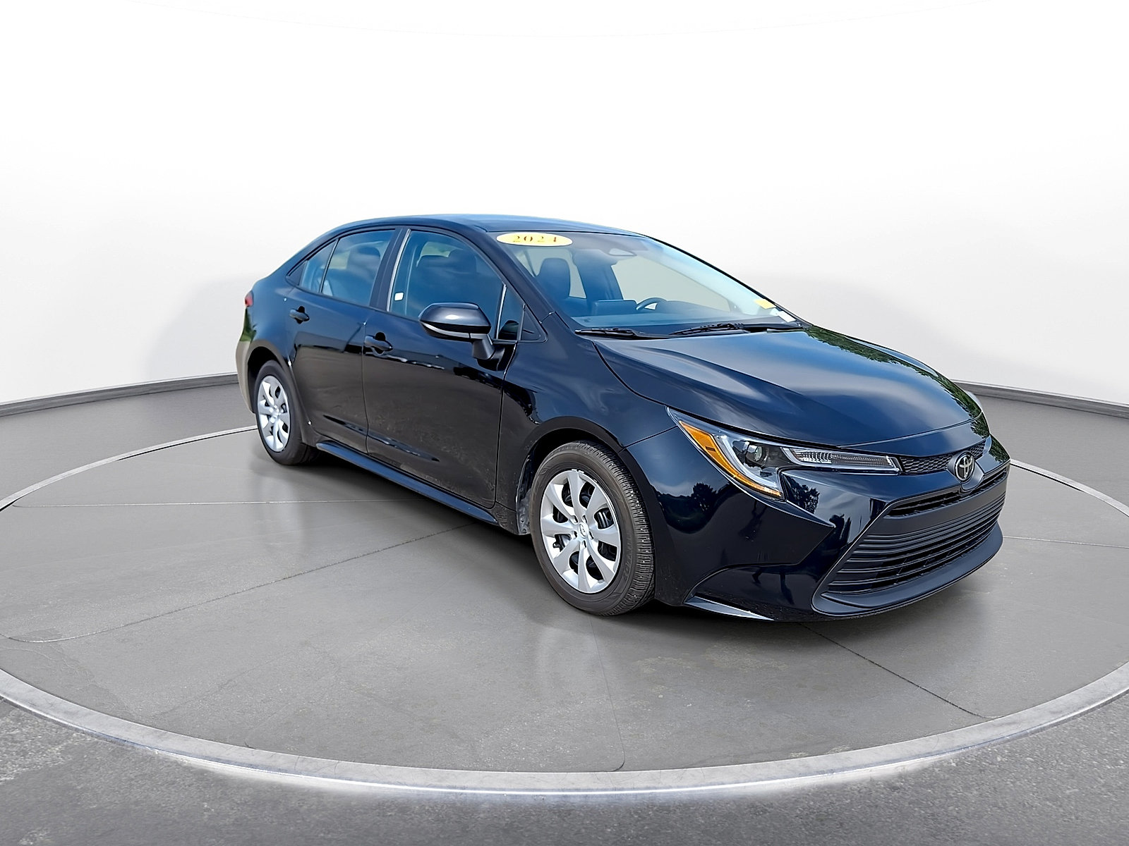 Used 2024 Toyota Corolla LE FWD image 2