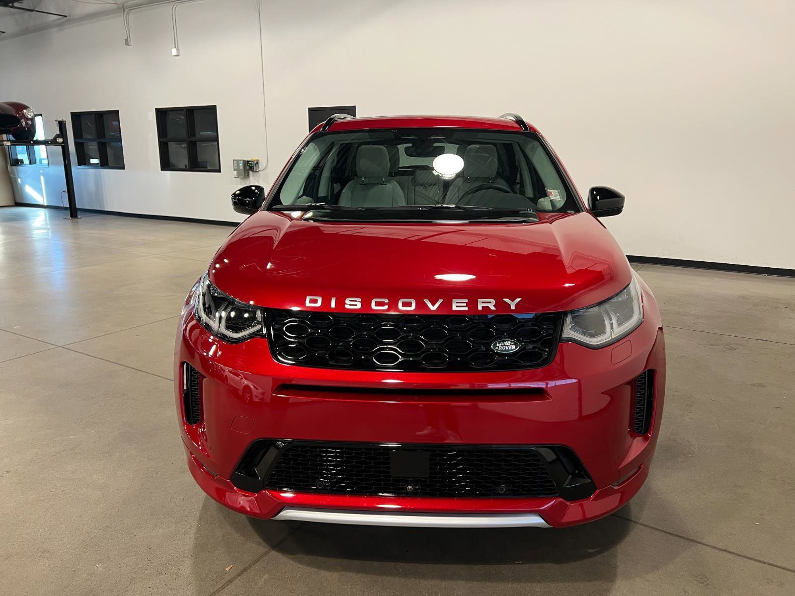 Used 2025 Land Rover Discovery Sport S image 8