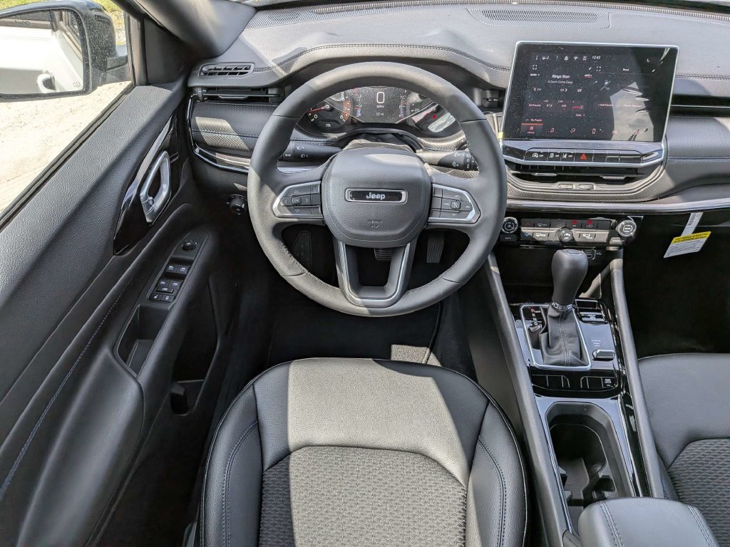 New 2026 Jeep Compass Latitude AWD/4WD image 16