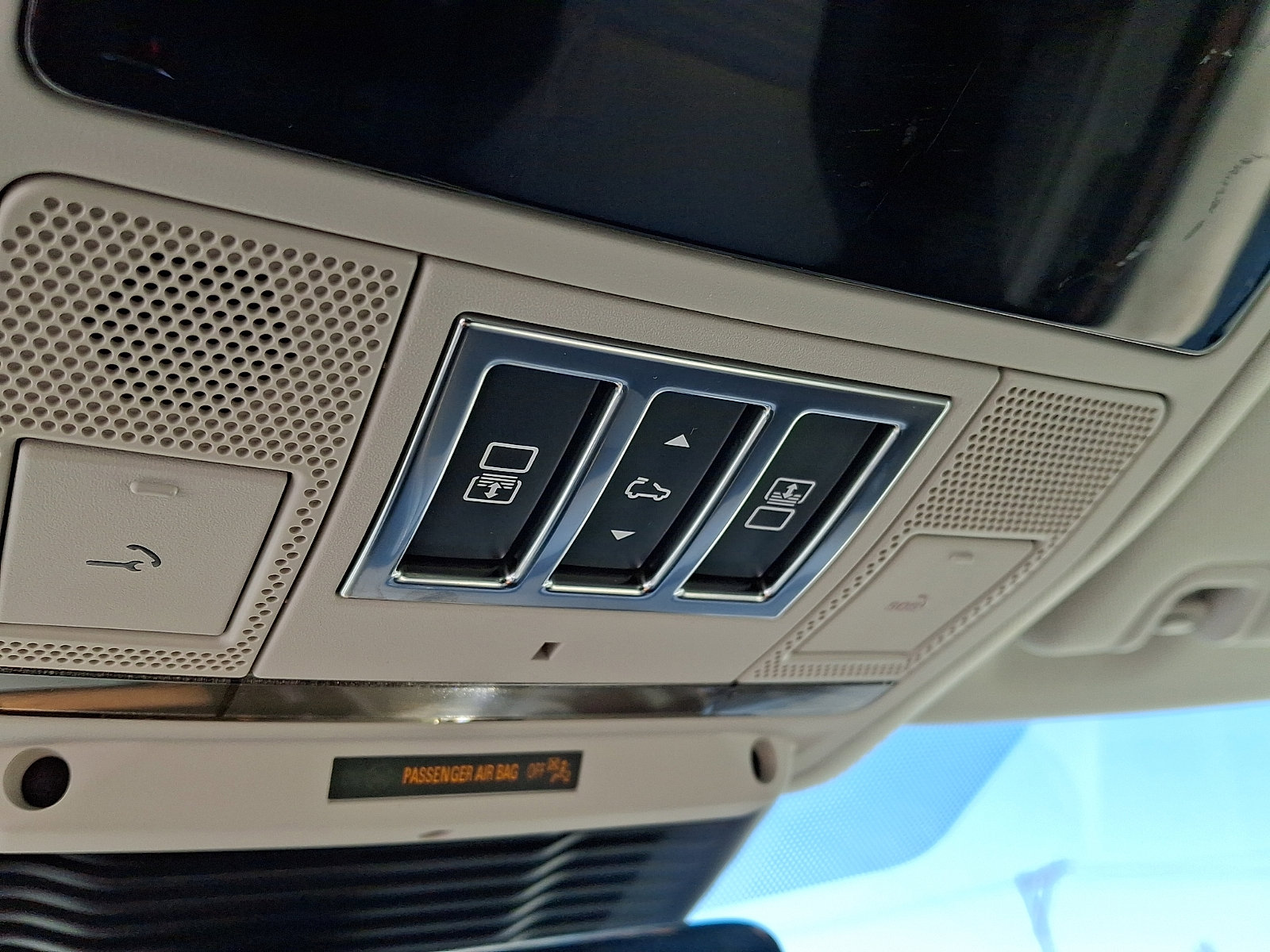 Used 2025 Land Rover Discovery Dynamic SE image 23