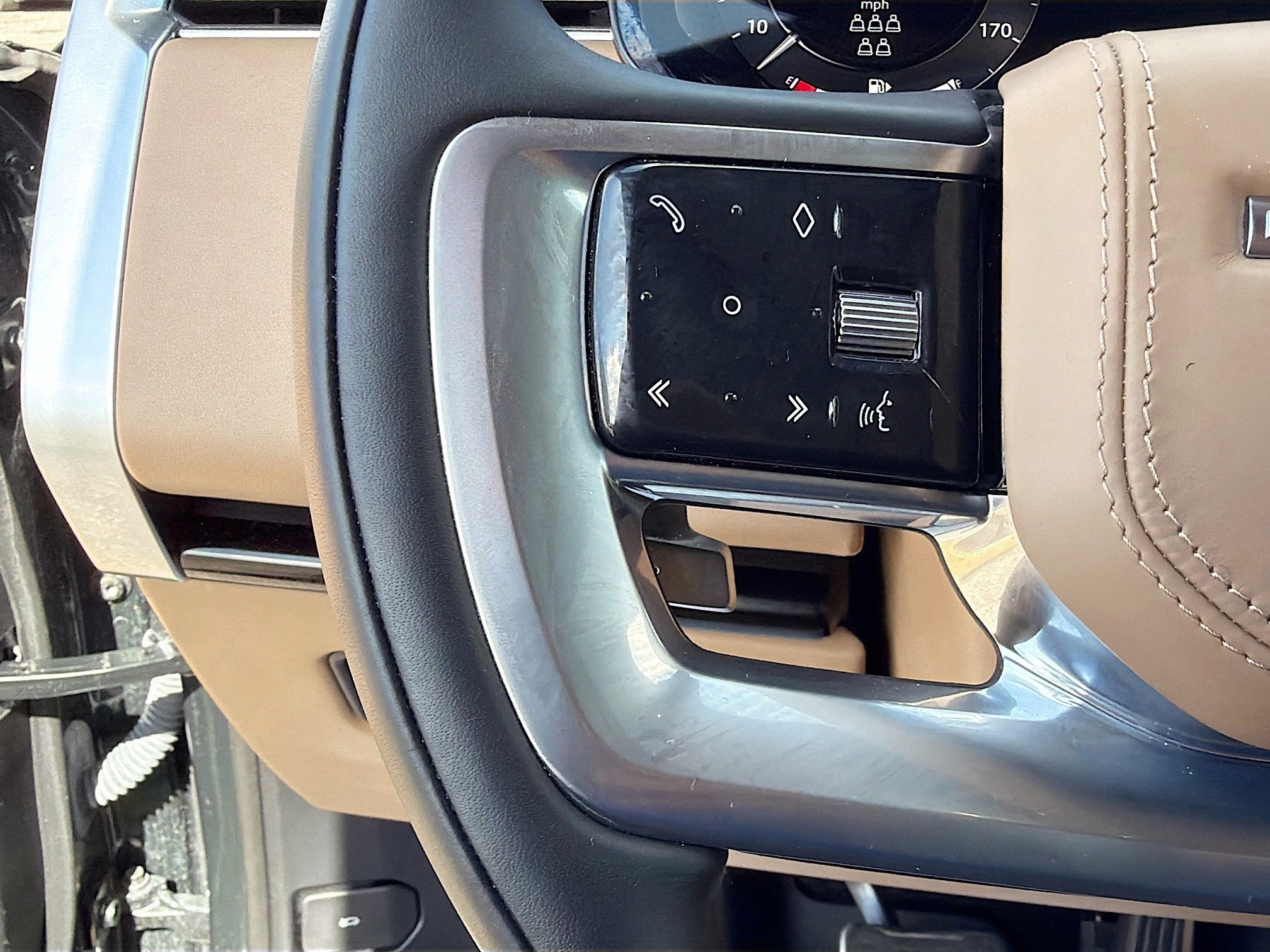 Used 2023 Land Rover Range Rover Long Wheelbase SE image 37