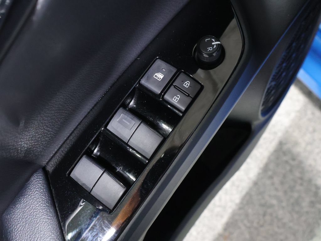 Used 2022 Toyota Prius LE AWD/4WD image 13