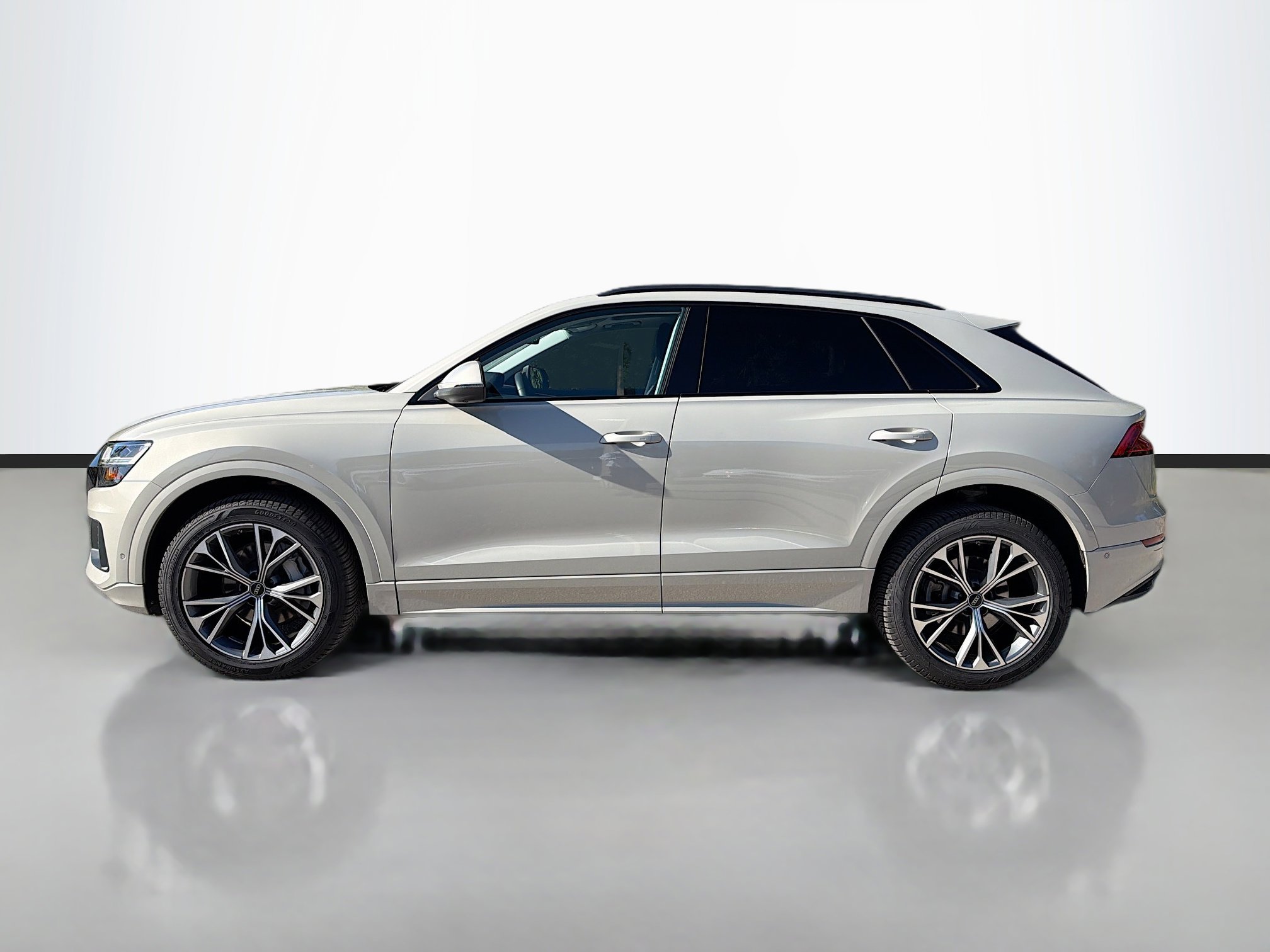 Used 2022 Audi Q8 Premium w/ Convenience Package image 2