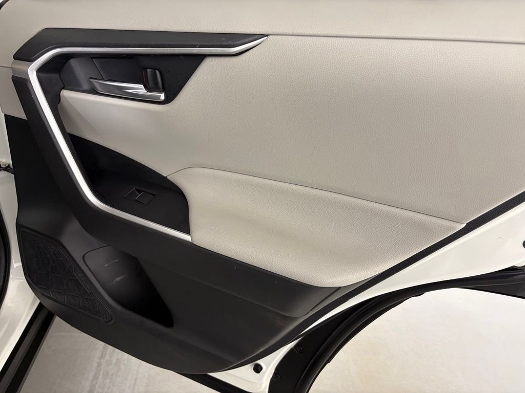 Used 2021 Toyota RAV4 XLE Premium AWD/4WD image 40